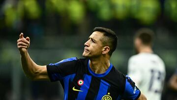 Inter Milan's Chilean forward #70 Alexis Sanchez celebrates scoring his team's second goal on a penalty kick during the Italian Serie A football match between Inter Milan and Genoa at San Siro Stadium, in Milan on March 4, 2024. (Photo by GABRIEL BOUYS / AFP)