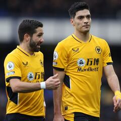 Raúl Jiménez repitió como titular en la victoria de los Wolves