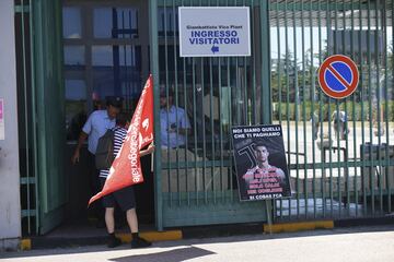 Contin¨²an las protestas en contra del fichaje de Cristiano Ronaldo por parte de la Juventus de Tur¨ªn. Ahora son los ex trabajadores de Fiat en N¨¢poles los que ha salido a la calle y han realizado una pegada de carteles.