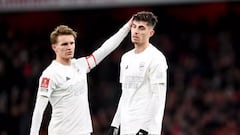 Why are Arsenal wearing an all-white kit at home against Manchester United in the FA Cup?