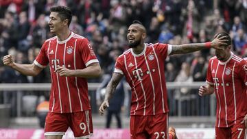 Bayern Munich&#039;s Polish striker Robert Lewandowski celebrates scoring during the German first division Bundesliga football match Bayern Munich vs Hamburger SV in Munich on March 10, 2018. / AFP PHOTO / Guenter SCHIFFMANN / RESTRICTIONS: DURING MATCH T