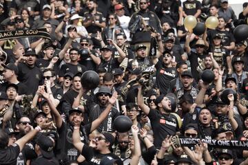 La afición del LAFC se hizo presente en el StubHub Center para el primer derbi angelino.