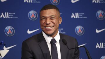 El jugador del PSG Kylian Mbappe durante la rueda de prensa tras anunciar su renovación hasta 2025.