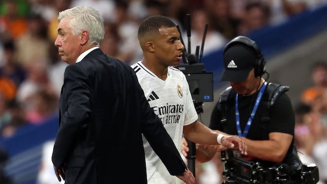HLV Ancelotti thẳng thắn bày tỏ sự khó chịu về Mbappe 3 Carlo Ancelotti denies making a mistake with Kylian Mbappé - AS USA