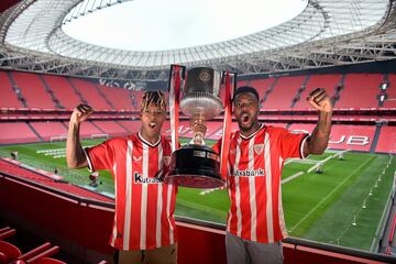 
Los leones Nico e I?aki Williams son dos de los futbolistas de moda en la actualidad. Los espa?oles de origen ghans juegan en el Athletic Club de Bilbao. I?aki, el mayor, debut el primero en el equipo, y Nico sigui sus pasos, convirtindose ambos en dos de los jugadores ms importantes de la plantilla. Adems, el peque?o firm una gran actuacin en la Eurocopa.
