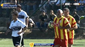 Los 2 golazos de 'Chupete' Suazo en final de fútbol amateur