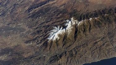 Sierra Nevada, macizo montañoso de mayor altitud de toda Europa occidental.