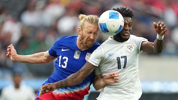 INGLEWOOD, CALIFORNIA - MARCH 20: Tim Ream #13 of the United States and Jose Fajardo #17 of Panama battle for the ball during the second half of a CONCACAF Nations League semifinal match at SoFi Stadium on March 20, 2025 in Inglewood, California. Michael Owens/Getty Images/AFP (Photo by Michael Owens / GETTY IMAGES NORTH AMERICA / Getty Images via AFP)