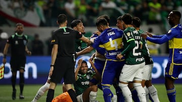 Soccer Football - Copa Libertadores - Palmeiras v Boca Juniors - Allianz Parque, Sao Paulo, Brazil - October 5, 2023 Players clash during the match REUTERS/Carla Carniel