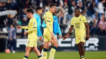 Tristeta habirual del Almería tras otra derrota fuera.