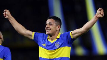 BUENOS AIRES, ARGENTINA - OCTOBER 02: Gonzalo Morales of Boca Juniors celebrates after scoring the first goal of his team during a match between Boca Juniors and Velez Sarsfield as part of Liga Profesional 2022 at Estadio Alberto J. Armando on October 2, 2022 in Buenos Aires, Argentina. (Photo by Daniel Jayo/Getty Images)