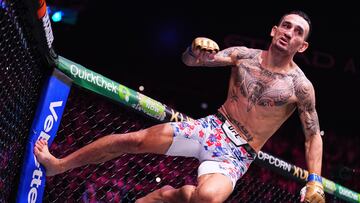 Max Holloway haciendo su entrada al combate con Ilia Topuria.