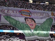 Soccer Football - UEFA Champions League - Real Madrid v Juventus - Santiago Bernabeu, Madrid, Spain - October 22, 2025 Real Madrid fans make a display in the stands before the match REUTERS/Violeta Santos Moura