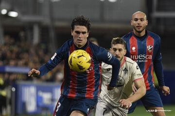 El futbolista del Huesca hizo una clásica jugada que en temporadas anteriores hacían Marc Mateu y Jaime Seoane. Llegó en la segunda línea y remató sin oposición para darle la victoria al equipo del Alcoraz.