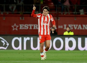 Luka Romero festeja uno de sus dos goles al Atlético.