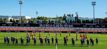 Minuto de silencio en Paterna por Españeta