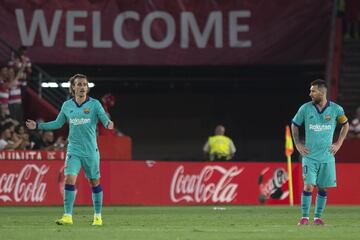 2-0. 2-0. Antoine Griezmann y Leo Messi tras marcar Vadillo el segundo gol de penalti.