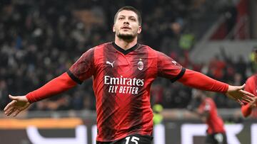 Milan (Italy), 01/01/2024.- AC Milan'Äôs forward Luka Jovic celebrates after scoring the 1-0 goal during the Coppa Italia soccer match between AC Miland and Cagliari Calcio, in Milan, Italy, 02 January 2024. (Italia) EFE/EPA/DANIEL DAL ZENNARO