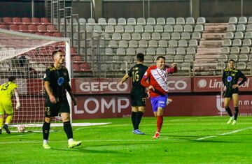 Leiva celebrando el gol de la victoria frente al Intercity.