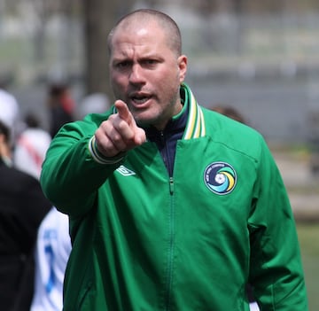 El actual técnico del New York Cosmos (NASL) fue delantero en sus días como jugador y conocido por su etapa en el MetroStars de Nueva York (ahora llamados Red Bulls), donde se le conoce como 'Gio'. El venezolano fue ingresado al Salón de la Fama estadounidense por su gran actuación con el conjunto neoyorquino, donde se mantiene como el segundo mayor goleador histórico.