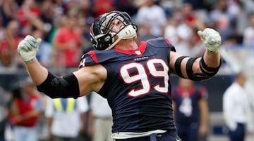 La pareja de Miller en la central sería el jugador de los Texans. Todo equipo necesita corazón y vaya que Watt lo tiene. Además, su fortaleza sería clave para negar todos los ataques de los contrarios.