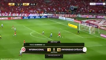 El delantero marcó su doblete instantes después de abrir el marcador con una excelente definición con la diestra. Noche memorable del peruano.