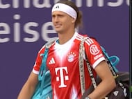 Atención a la llegada de Zverev con jersey del Bayern Múnich