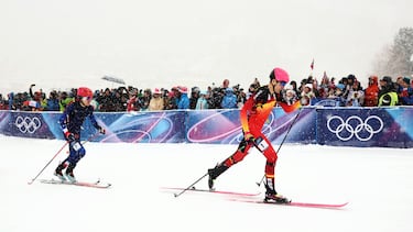 Oriol Cardona, delante de Pablo Giner en su serie.