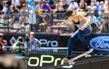 Alana Smith, durante la competicion femenina de Skateboard Street en los X Games de Los Angeles