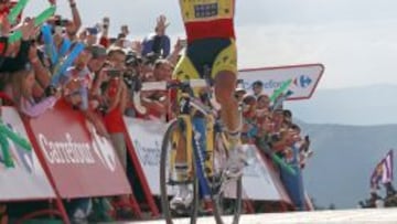 Alberto Contador celebra su victoria en Ancares, un calco de la que conquist&oacute; en La Farrapona. Ha ganado en las dos etapas de monta&ntilde;a m&aacute;s importantes.
 