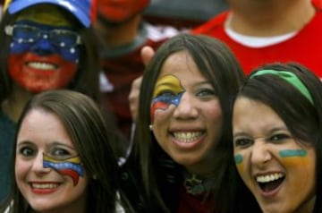 La belleza y los colores tiñeron las gradas en la primera fase de la Copa América Chile 2015. 