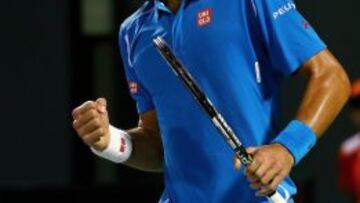 Novak Djokovic celebra un tanto ante Tomas Berdych durante el partido en entre ambos en los cuartos de final del Masters 1.000 de Miami