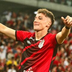 El DT chileno que definirá el futuro de Luciano Arriagada