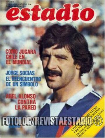 Jorge Socias fue uno de los precursores del bigote en el fútbol chileno. Acá protagoniza una portada de la revista Estadio. 