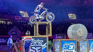 Toni Bou, con la Montesa Honda en el X-Trial de Francia 2024.