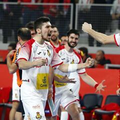 Alex Dujsebaev tira de galones para dar el triunfo a España