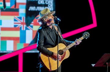 El cantante Miker Erentxun durante la gala de apertura del Festival de San Sebastián 2022 en el Kursaal.