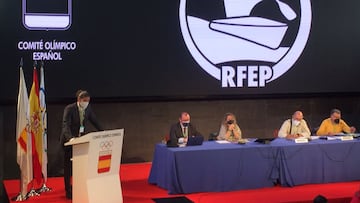 El nuevo presidente de la Real Federaci&oacute;n Espa&ntilde;ola de Pirag&uuml;ismo Javier Hernanz interviene tras sacar adelante la moci&oacute;n de censura contra Pedro Pablo Barrios.