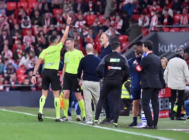 El derbi fue intenso también en lo disciplinario: el Athletic vio una tarjeta amarilla, mientras que la Real Sociedad acumuló tres amonestaciones en un encuentro dirigido por José María Sánchez Martínez.