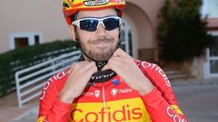 Jes&uacute;s Herrada posa con el maillot del Cofidis con los colores de la bandera de Espa&ntilde;a como campe&oacute;n de ruta.