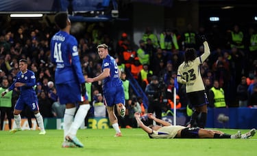 3-0. Enzo Fernández  asiste a a Liam Delap que anota a placer el tercer tanto. El gol del delantero inglés fue revisado por el VAR por posible fuera de juego del centrocampista argentino.
