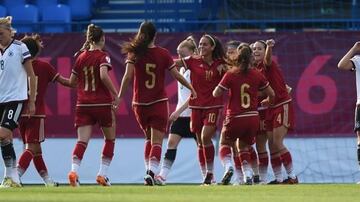 Spain celebrate Nahikari García's goal against Germany