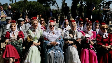 El chotis, uno de los momentos m¨¢s esperados de las Fiestas de la Paloma.