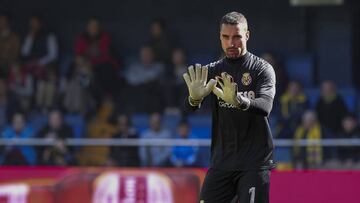 Sergio Asenjo of Villarreal CF reacts during the Spanish La Liga Santander soccer match between Villarreal CF vs Getafe CF at  La Ceramica  Stadium on February  25, 2018.