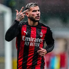 Theo se luce en el Milan colíder