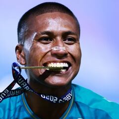 Pedro Aquino llega a Torreón para reportar con el Santos Laguna