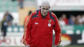 <b>LA LISTA, EN SU CABEZA.</b> Luis Aragonés afirmó que los jugadores del Valencia todavía pueden aspirar a jugar en Austria y Suiza.