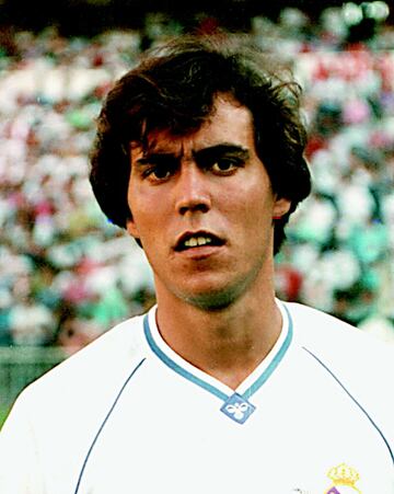 Jugó con el Real Madrid dos temporadas 87/88 y 90/91. Con el Espanyol jugó la temporada 88/89.