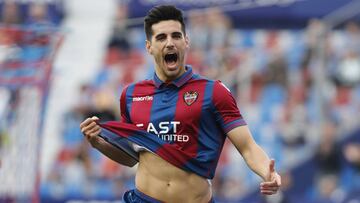 Chema celebra el gol que marcó ante el Mirandés y acera aún más al Levante a Primera División.