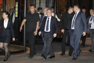 El presidente del Real Madrid, Florentino Pérez a su llegada a Shanghái.